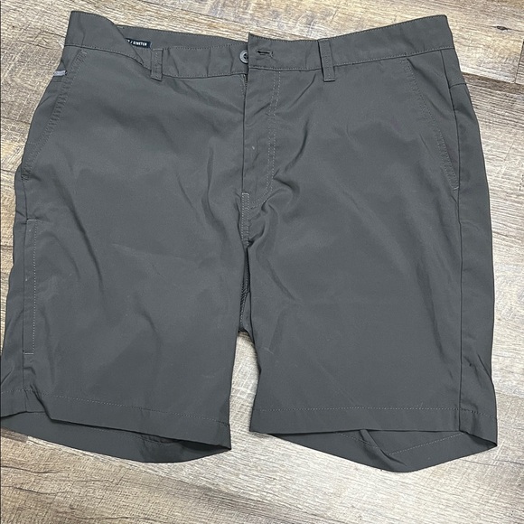 Nautica Men's Dark Gray Flat Front Shorts - Picture 1 of 4